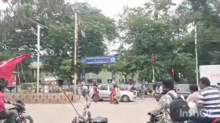 కళ్ళకు నల్లగంతలు కట్టుకుని మున్సిపల్ కార్మికుల నిరసన #collector-nandyal