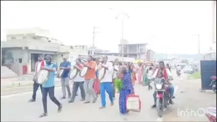 ఇల్లంతకుంట: శివశక్తుల పూనకాలు ఒగ్గుడోలు ప్రదర్శనల మధ్య అమ్మవారికి బోనాలు సమర్పించిన గ్రామస్తులు...