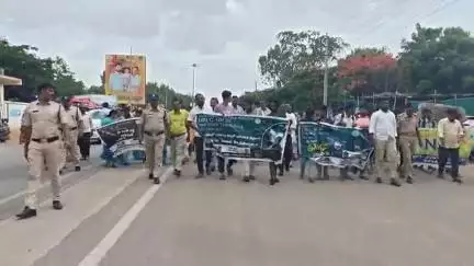 రాయదుర్గం: సే నో టు డ్రగ్స్ అంటూ పోలీసు శాఖ ఆధ్వర్యంలో పట్టణంలో అవగాహన ర్యాలీ