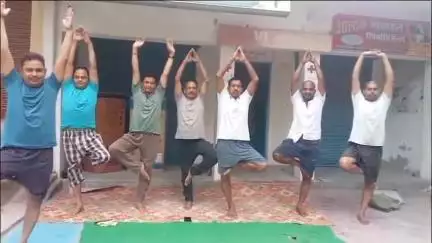 जयसिंहपुर: बगिया चौराहे पर योग कार्यक्रम का आयोजन हुआ, लोगों ने लिया प्रतिभाग