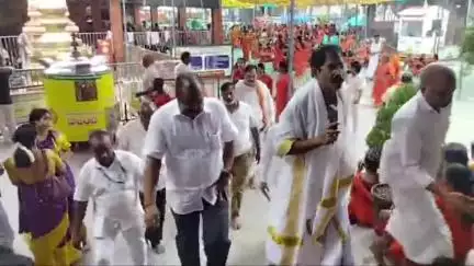 వాడపల్లి వెంకటేశ్వర స్వామి వారి ఆలయ ప్రాంగణంలో అభివృద్ధి పనులను పరిశీలించిన రీజినల్ జాయింట్ కమిషనర్