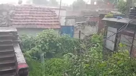 রানিগঞ্জ: দক্ষিণবঙ্গের পাঁচ জেলায় ভারী বৃষ্টির সম্ভাবনা, রানীগঞ্জ জামুরিয়াতে ৩৫ থেকে ৪০ বেশি বেগে ঝড় ও বৃষ্টি হওয়ার সম্ভাবনা