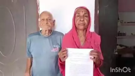 औरैया: गोविंद नगर निवासी सेवानिवृत्त शिक्षक ने पत्नी के साथ दर-दर की ठोकर खाने का आरोप लगाया, पुत्र व बहु पर निकाले जाने का आरोप