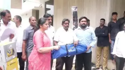 కొవ్వూరు: కొడవలూరు మండల యువతకు క్రీడా కిట్ల పంపిణీ..యువత చెడు అలవాట్లకు దూరంగా ఉండాలి..ఎమ్మెల్యే ప్రశాంతిరెడ్డి