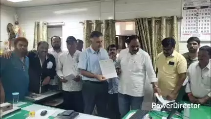 परसिया: इंटक ने कोयला मंत्री व सीआईएल चेयरमैन के नाम जीएम को सौंपा ज्ञापन, कहा- खदान मजदूरों को भी मिले ड्रेस का लाभ