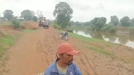 बालाघाट: ग्राम पोलापटपरी व आसपास के ग्रामीणों को नदी पार कर जाना पड़ता है स्कूल और बाजार #jansamasya