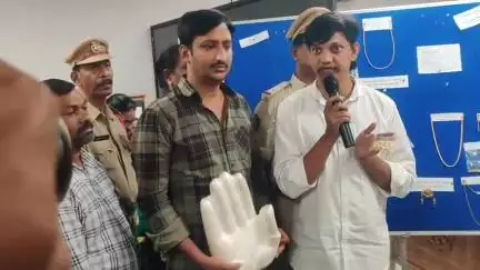 విశాఖపట్నం: పోగొట్టుకున్న బంగారు వస్తువులను, నగదు నెల రోజుల్లోనే బాధితులకు అప్పగించిన నగర పోలీసులు