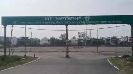 ਗੁਰਦਾਸਪੁਰ: ਨਵੇਂ ਬਣੇ ਬੱਸ ਸਟੈਂਡ 'ਤੇ 34 ਲੱਖ ਦੀ ਲਾਗਤ ਨਾਲ਼ ਬਣਿਆ ਫੁੱਟਪਾਥ ਥਾਂ ਥਾਂ ਤੋਂ ਟੁੱਟਿਆ #jansamasya