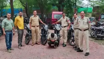 उज्जैन शहर: माधव नगर पुलिस ने शातिर वाहन चोर को किया गिरफ्तार, 4 मोटरसाइकिलें ज़ब्त
