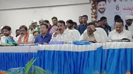 అదిలాబాద్ అర్బన్: ఆదిలాబాద్ మంత్రుల పర్యటనలో బీఆర్ఎస్ ఎమ్మెల్యేకు కుర్చీ కష్టం, చర్చనీయాంశంగా మారిన అంశం
