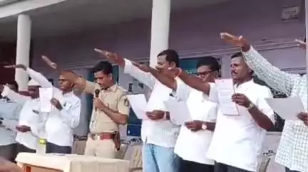 ಇಳಕಲ್‌: ಮಾದಕ ವಸ್ತು ವಿರೋಧಿ ದಿನ, ಕರಡಿ ಸರ್ಕಾರಿ ಶಾಲಾ ಮಕ್ಕಳಿಗೆ ಪ್ರಮಾಣ ವಚನ ಬೋಧಿಸಿದ ಪಿಎಸ್ಐ ಸುತ್ತಿಗೌಡರ