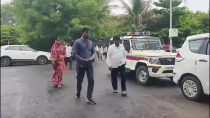 दैठणच्या सरपंचाला आरोपीकडून धोका; पोलीस अधीक्षक बीड यांची घेतली भेट