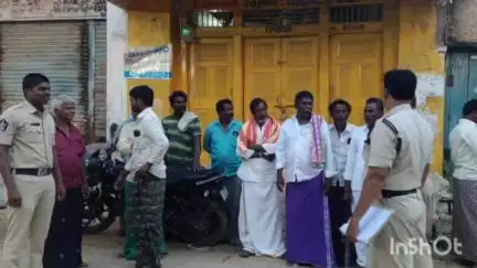 ఆలూరు: దేవనకొండలో సైబర్ నేరాలపై ప్రజలకు అవగాహన కల్పించిన పోలీసులు
