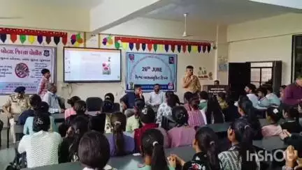 ગઢડા: શહેરમાં ભક્તરાજ દાદા ખાચર કોલેજ ખાતે સાયબર સેમિનાર યોજાયો, પીઆઇ ઉપસ્થિત રહ્યા