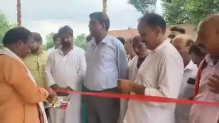 मांझी: धर्मपुरा के पास नवनिर्मित यात्री शेड का BDO ने फीता काटकर किया उद्घाटन