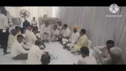 भिवानी: भाजपा नेता मोहित चौधरी ने सांसद धर्मवीर सिंह के साथ कैप्टन अभिमन्यु की माताजी के निधन पर शोक व्यक्त किया