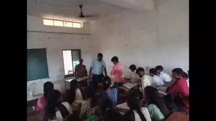 સંજેલી: દાહોદ જિલ્લા કલેકટર દ્વારા વાસિયા માધ્યમિક સ્કૂલની મુલાકાત કરાઈ