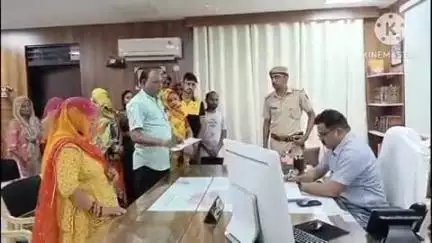 डीडवाना: गंदे पानी की समस्या को लेकर महिलाओं ने किया कलेक्टर कार्यालय कूच,पिछले साल हुई 2 कि मौत
#jansamasya