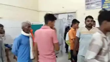 सीतापुर: जहांगीराबाद में तेज रफ्तार अज्ञात वाहन ने एक मोटरसाइकिल को जोरदार टक्कर मारी, दो लोग हुए घायल