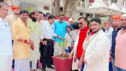 गोरखपुर: गुरुद्वारा जटाशंकर प्रबंधक ने वृक्षारोपण अभियान में 32वां पौधा हजरत इमाम हुसैन और चाहने वालों की याद में लगाया