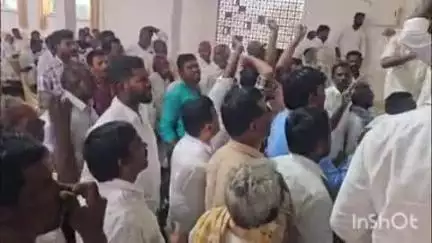 వికారాబాద్: ధరూర్ కాంగ్రెస్ కార్యకర్తల సమావేశంలో రసాభాస, రఘువీరారెడ్డికి సముచిత స్థానం కల్పించాలని డిమాండ్