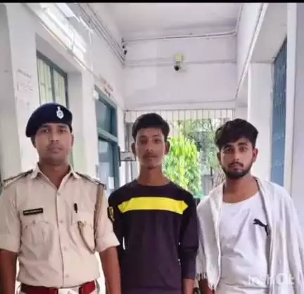 सिकंदरा: लछुआड़ थाने की पुलिस ने दो सड़क लुटेरों को लुटे गए मोबाइल के साथ किया गिरफ्तार