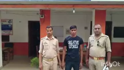 कायमगंज: कायमगंज कोतवाली पुलिस ने मुखबिर की सूचना पर गांव अहिवरन नगला के युवक को चोरी किए गए मोबाइल के साथ किया गिरफ्तार