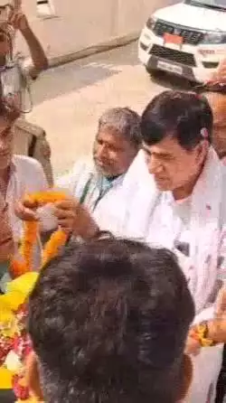 खैरथल में खाद्य मंत्री सुमित गोदारा ने अधिकारियों के साथ की समीक्षा बैठक