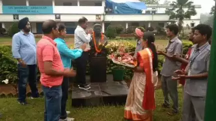 नोआमुंडी: नोवामुंडी में विक्रम सुरेन की 87वीं जयंती श्रद्धापूर्वक मनाई गई