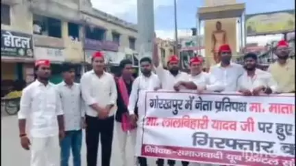 सलेमपुर: गोरखपुर में नेता प्रतिपक्ष के काफिले पर हमले के विरोध में सुभाष चौक पर सपा फ्रंटल संगठनों ने किया प्रदर्शन