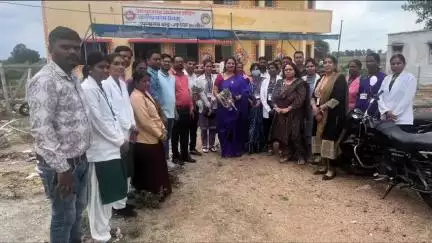 कुरई: सहायक संचालक ने मुख्यमंत्री संजीवनी क्लिनिक शहीद वार्ड और उपस्वास्थ्य केंद्र बादलपार में हेल्थ कैम्प का निरीक्षण किया