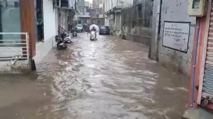 કપડવંજ: કપડવંજ શહેરમાં  વિરામ બાદ વરસાદી માહોલ છવાયો