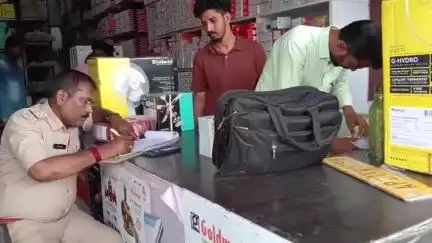 బేతంచెర్ల లో పలు దుకాణాల్లో లీగల్ మెట్రాలజీ ఇన్స్పెక్టర్ నాగరాజు అకస్మిక తనిఖీలు