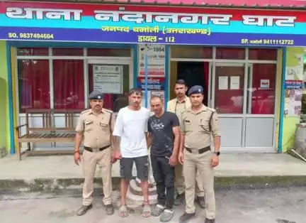 घाट: नंदानगर पुलिस ने ऑपरेशन लगाम के तहत सार्वजनिक स्थान पर शराब पीकर हुड़दंग मचा रहे 2 युवकों को गिरफ्तार कर कड़ी हिदायत दी