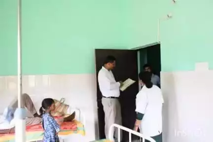 बलरामपुर: कलेक्टर ने प्राथमिक स्वास्थ्य केंद्र मनोहरपुर का किया औचक निरीक्षण, स्वास्थ्य व्यवस्थाओं का लिया जायजा