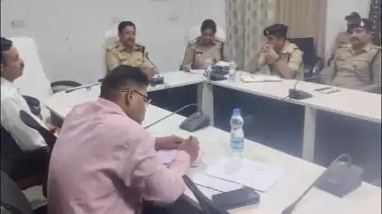 निवाड़ी: निवाड़ी कलेक्ट्रेट कार्यालय में पुलिस अधीक्षक की मौजूदगी में अपराध समीक्षा बैठक का आयोजन हुआ