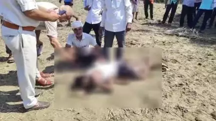 खड़ौरी गांव: जमीनी विवाद में युवक की पीट-पीटकर हत्या, आरोपी फरार, परिजनों का शव रखकर प्रदर्शन