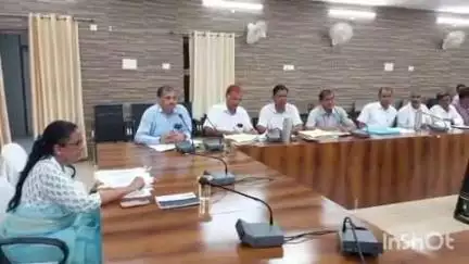 टोंक: जिला कलेक्टर कल्पना अग्रवाल ने कहा, किसानों में खाद का वितरण पारदर्शी तरीके से होना चाहिए