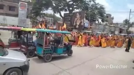 कटिहार: अखंड हरिनाम संकीर्तन यज्ञ के लिए शहर में कलश यात्रा का आयोजन, जयकारों से गूँजा आसमान