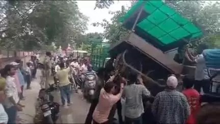 ऋषिकेश: काली कमली से लेकर सीमा डेंटल वीरभद्र चौराहे तक नगर निगम व पुलिस प्रशासन ने चलाया अतिक्रमण के खिलाफ अभियान