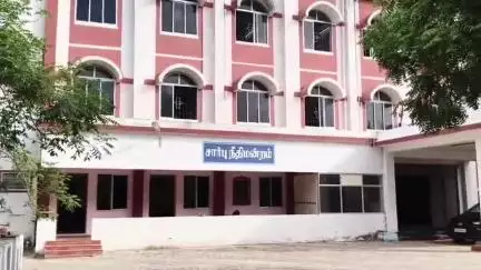 சாத்தூர்: விபத்து இழப்பீடு தொகை வழங்காத அரசு பஸ்ஸை, சாத்தூர் சார்பு நீதிமன்ற உத்தரவுப்படி, அமீனா ஜப்தி செய்தார்
