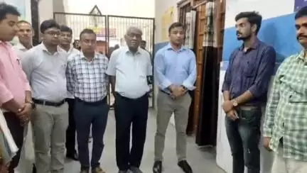 औरंगाबाद: सड़क दुर्घटना में स्वास्थ्यकर्मी की मौत के बाद सदर अस्पताल में शिक्षाभ का हुआ आयोजन