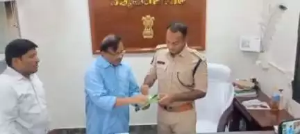 డీఎస్పీ చేతుల మీదుగా యాంటీ డ్రగ్స్ సంబంధించి కరపత్రాలు విడుదల
