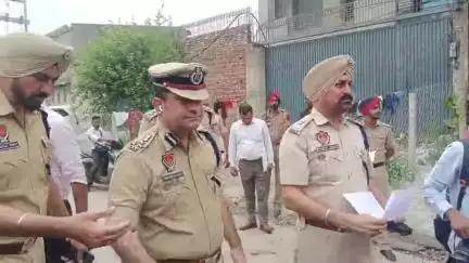 ਲੁਧਿਆਣਾ ਪੂਰਬੀ: ਘੋੜਾ ਕਲੋਨੀ ਯੁੱਧ ਨਸ਼ਿਆਂ ਵਿਰੁੱਧ ਚੱਲ ਰਹੀ ਮਹੀਨੇ ਤਹਿਤ 3 ਤਸਕਰਾਂ ਦੇ ਢਾਏ ਗਏ 
ਘਰ, 15 ਤੋਂ ਵੱਧ ਐਨਡੀਪੀਐਸ ਦੇ ਪਰਚੇ ਹਨ ਦਰਜ