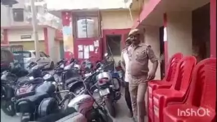 कासगंज: गैंगस्टर एक्ट के मामले में वांछित ₹5 हजार के इनामिया को सदर कोतवाली पुलिस ने काली नदी पुल से किया गिरफ्तार