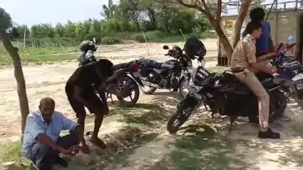 सीतापुर: बेथरा के पास ट्रैक्टर-ट्राली की चपेट में आने से बाइक सवार की हुई मौत, पुलिस ने कराया पोस्टमार्टम