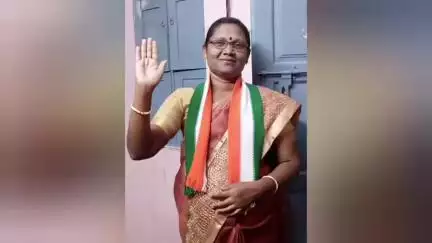 எட்டயபுரம்: டிராக்டர் மீது கார் மோதி உடன்குடி பெண் காங்கிரஸ் கவுன்சிலர் பலி - மேலக்கரந்தை அருகில் விபத்து