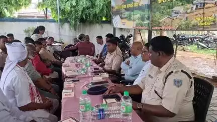 सिमडेगा: रथयात्रा एवं मोहर्रम पर्व को लेकर सिमडेगा सदर थाना परिसर में शांति समिति का आयोजन