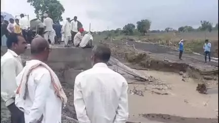 राळेगाव: पहिल्याच पावसात रस्ता गेला वाहून,येवती धानोरा वनोजा गावाचा संपर्क तुटला