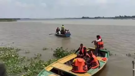 कन्नौज: बाढ़ के हालातों से निपटने के लिए गंगा पर आयोजित किया गया मॉक ड्रिल, देखिए कैसे होता है राहत और बचाव का कार्य